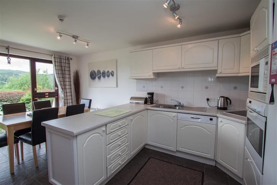 Fridge, dishwasher, cookware/dishes/utensils