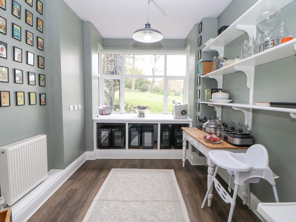 Fridge, dishwasher, electric kettle, toaster