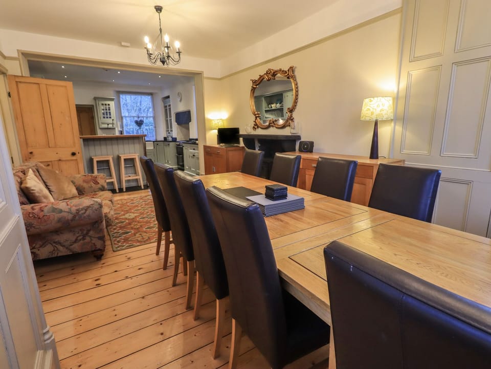 Cottage | Dining