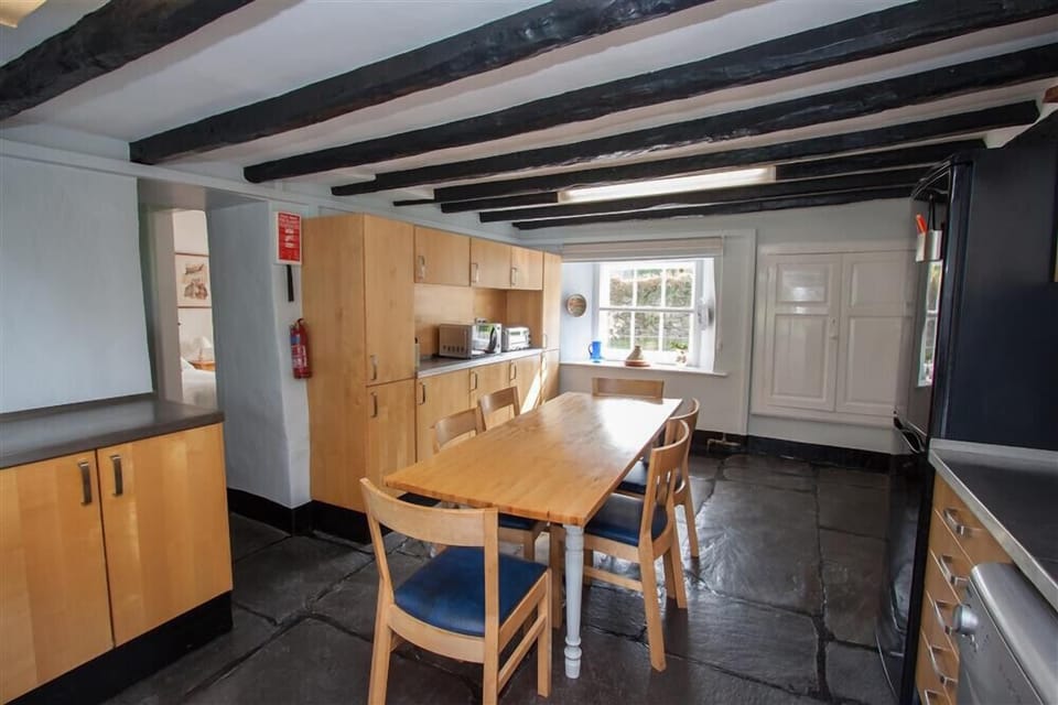 Fridge, dishwasher, cookware/dishes/utensils