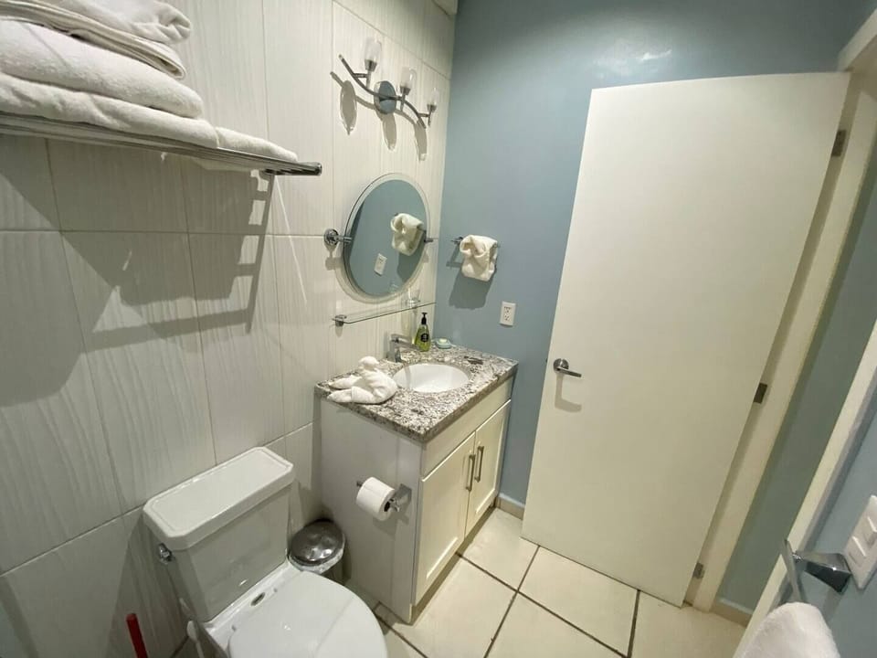 Classic Condo | Bathroom | Shower, towels