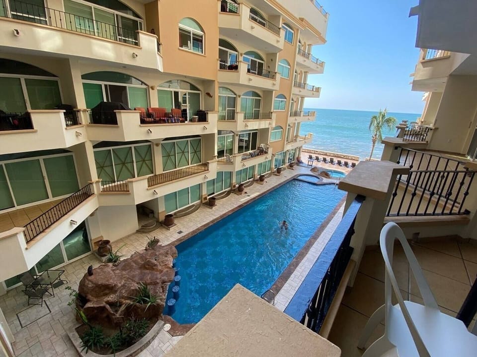 Classic Condo | Terrace/patio