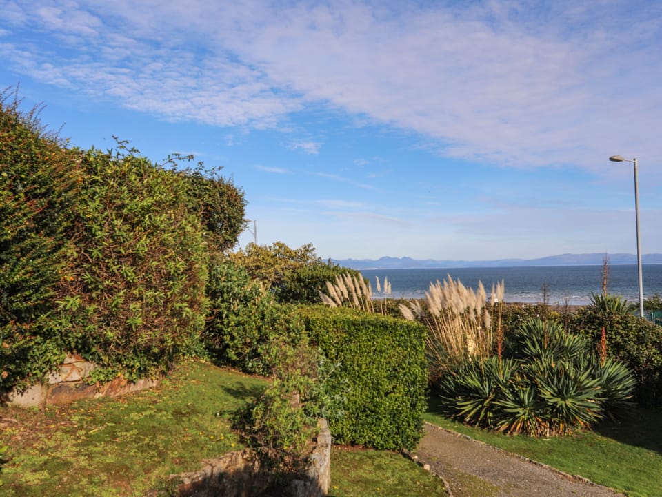 Cottage | Property grounds