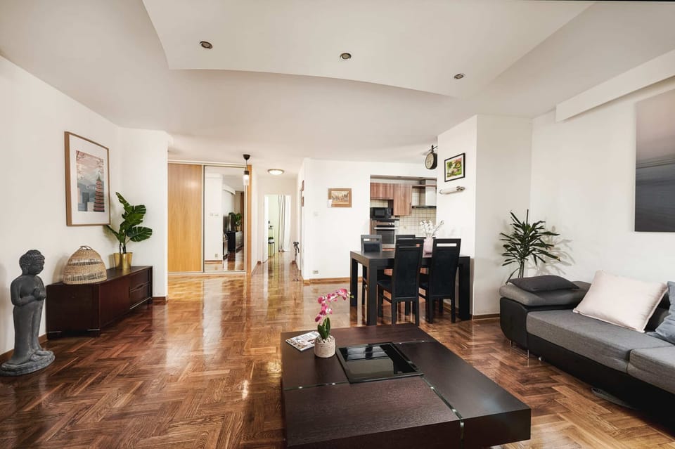 Elite Apartment | 3 bedrooms, laptop workspace, blackout drapes, iron/ironing board