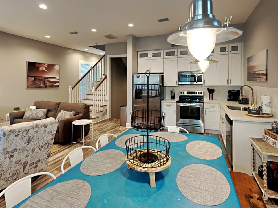 Condo, Multiple Beds, Balcony | Dining
