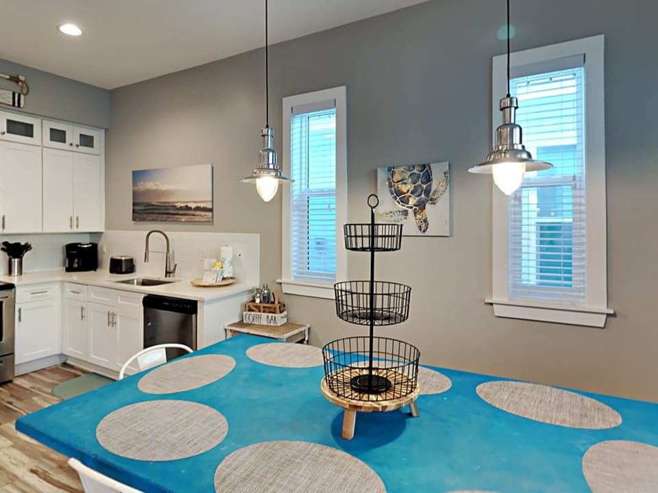 Condo, Multiple Beds, Balcony | Dining