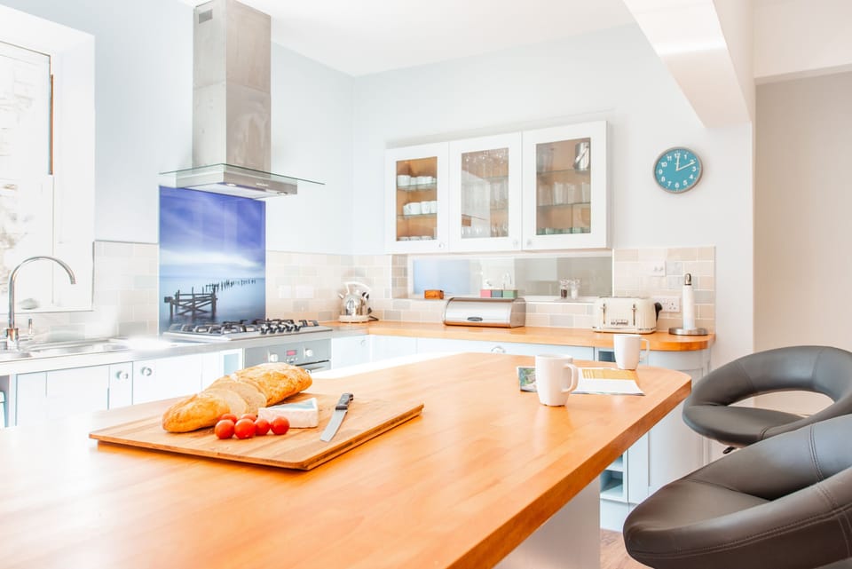 Fridge, dishwasher, electric kettle, toaster