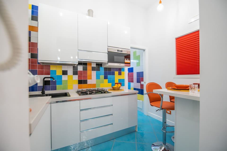 Deluxe Condo | Private kitchen | Fridge, microwave, oven, stovetop