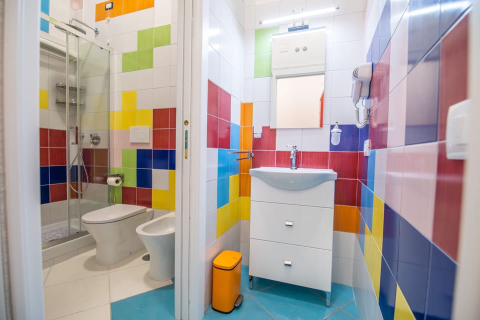 Deluxe Condo | Bathroom | Shower, hair dryer, bidet, towels