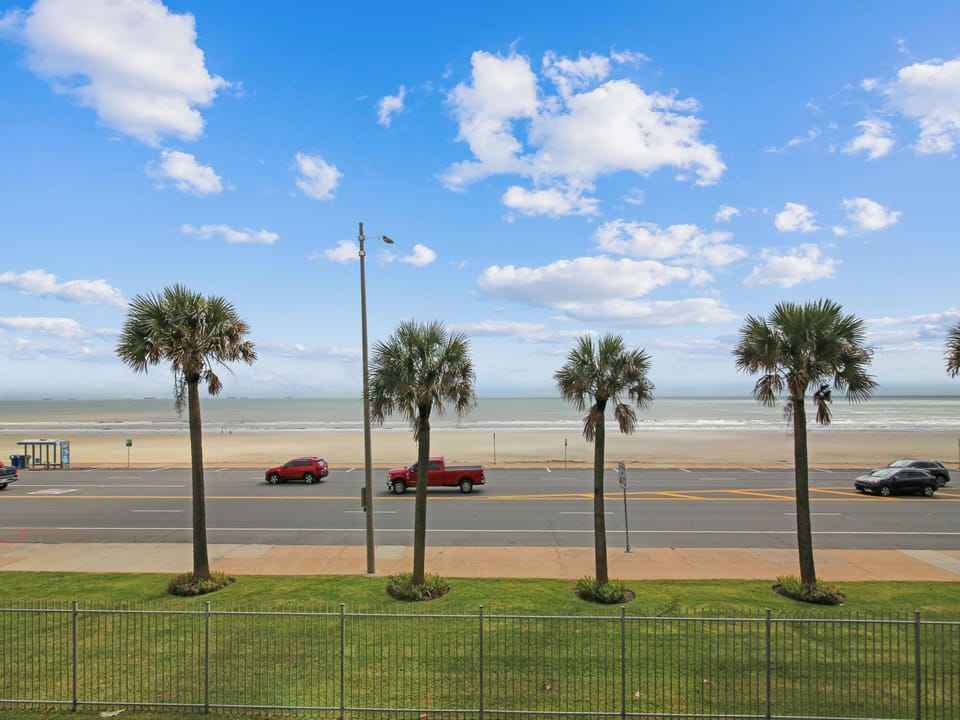 Condo (1 Bedroom) | Property amenity