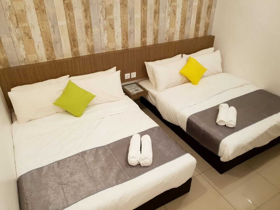 Deluxe Double or Twin Room | Iron/ironing board (on request), WiFi (free), bed sheets