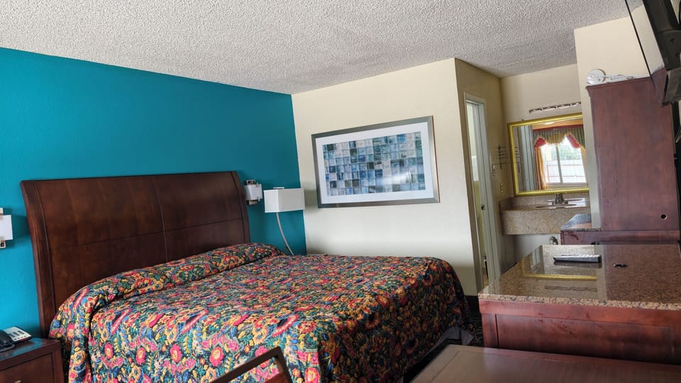 Desk, WiFi (free), bed sheets