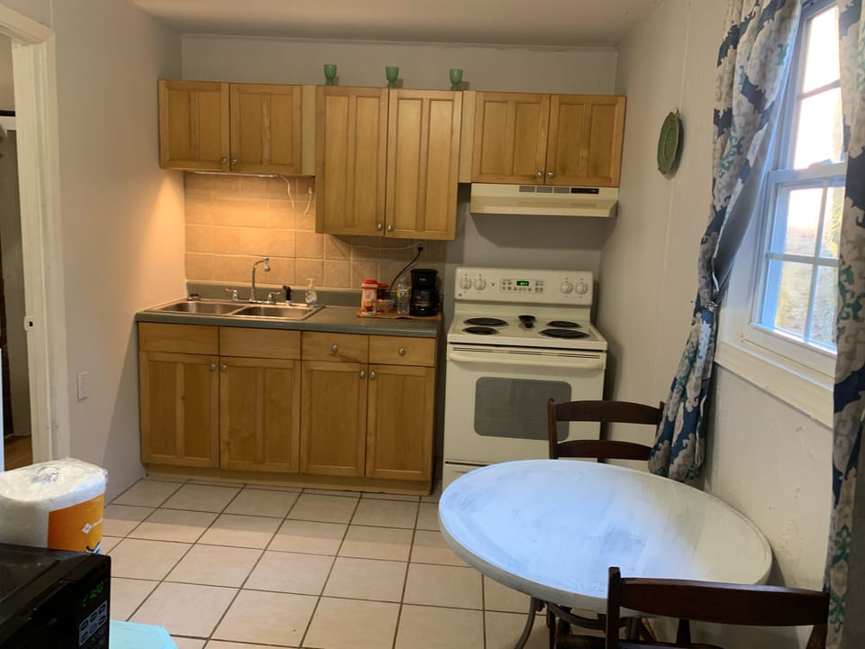 Classic Cottage | Private kitchen | Coffee/tea maker, fridge, microwave, cookware/dishes/utensils