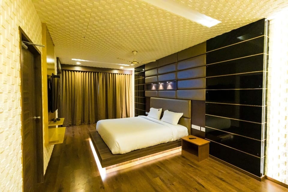 In-room safe, individually decorated, individually furnished, desk