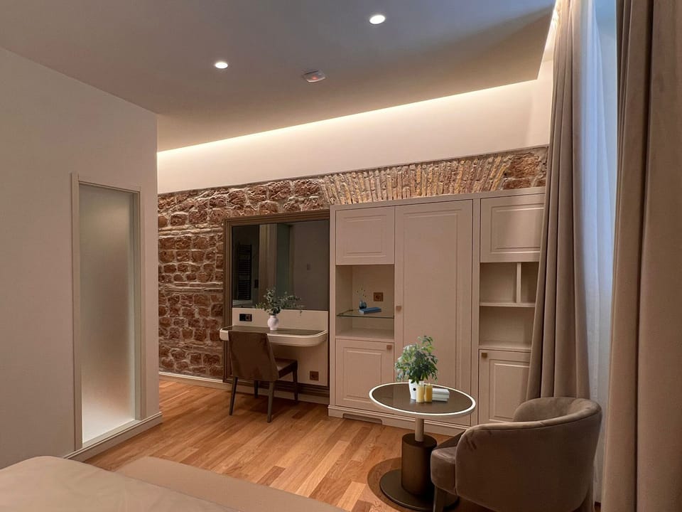 Room | Desk, free WiFi