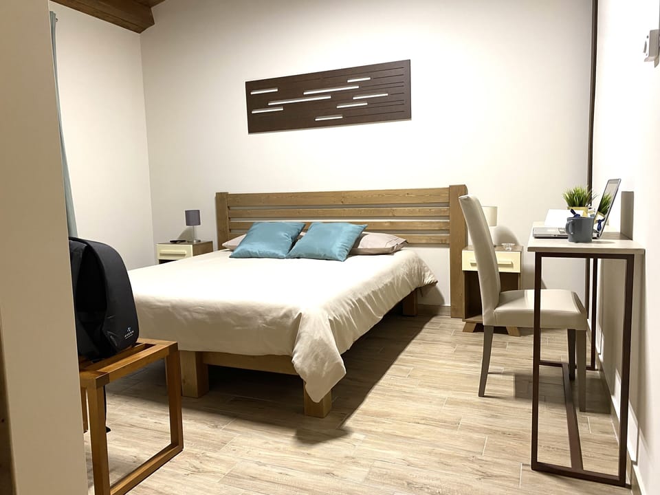 Standard Room | WiFi (free), bed sheets