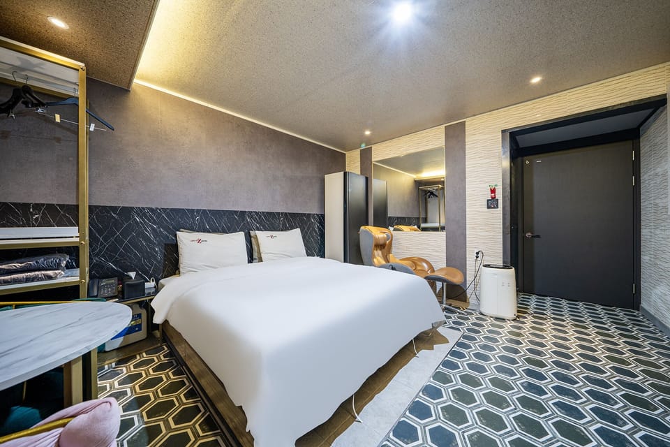 Premium Double Room | Egyptian cotton sheets, premium bedding, down comforters, pillowtop beds