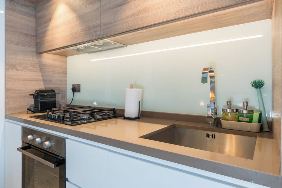Apartment (0 Bedroom) | Private kitchenette | Microwave, oven, stovetop, electric kettle