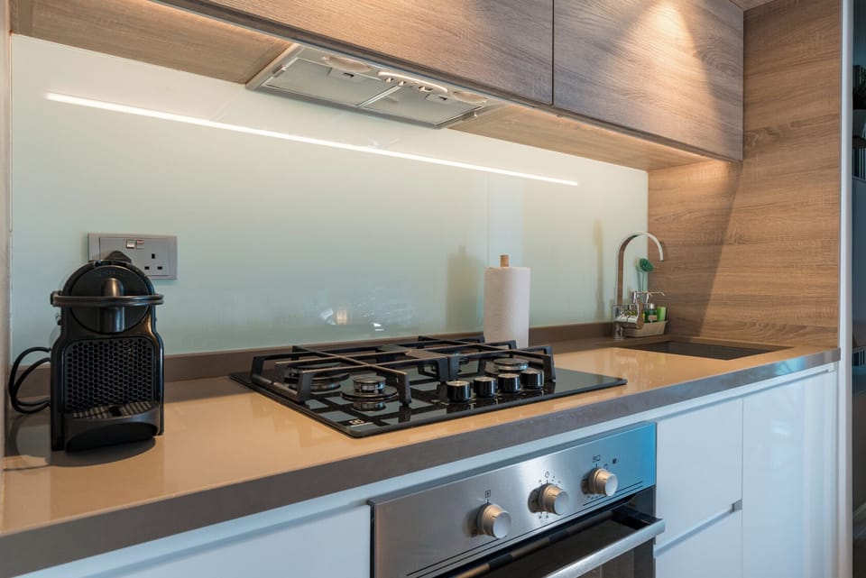 Apartment (0 Bedroom) | Private kitchenette | Microwave, oven, stovetop, electric kettle