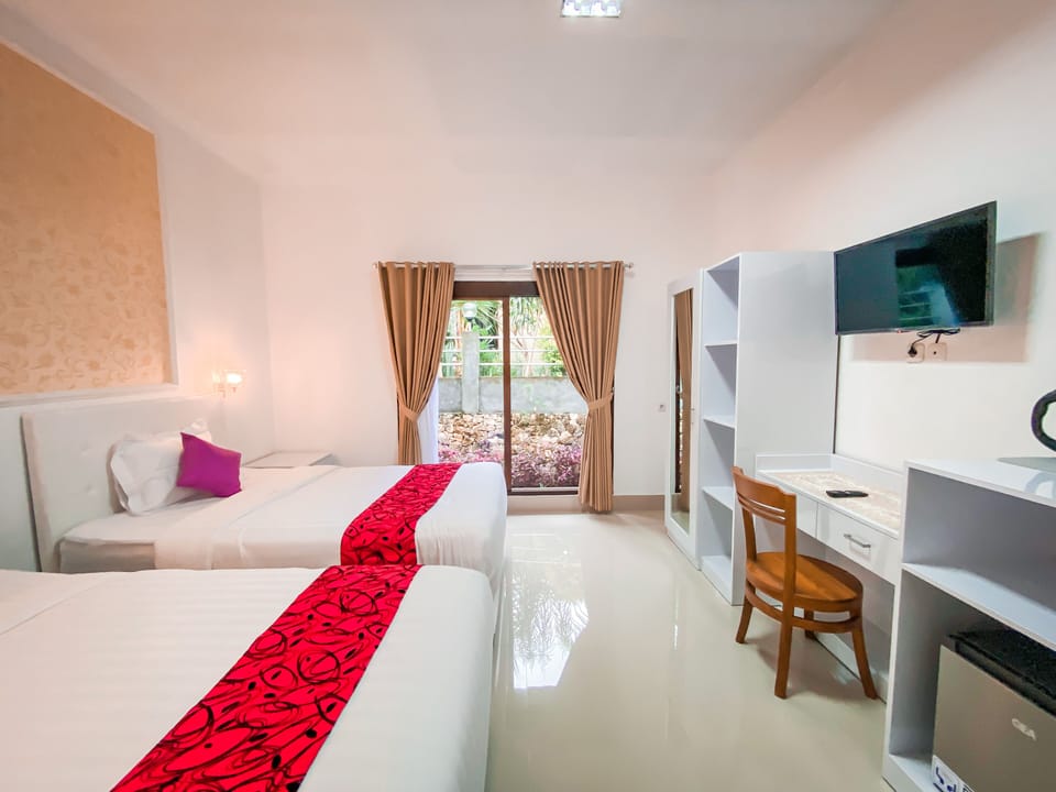 Superior Twin Room | Laptop workspace, free WiFi, bed sheets