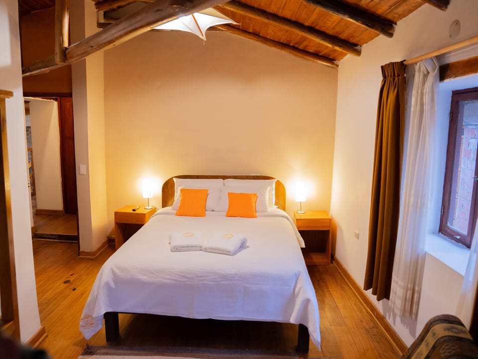 Standard Room, 1 Bedroom, Courtyard View | Down comforters, desk, laptop workspace, WiFi (free)