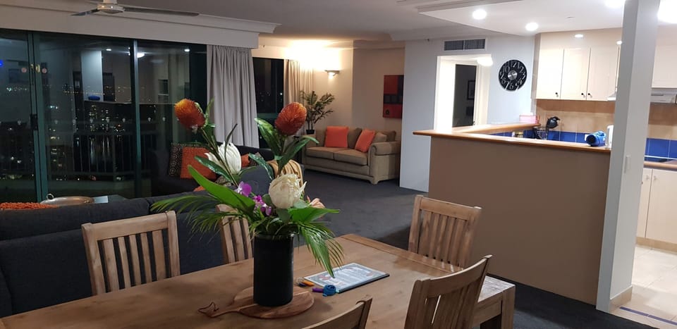 Executive Apartment | Living area | Flat-screen TV