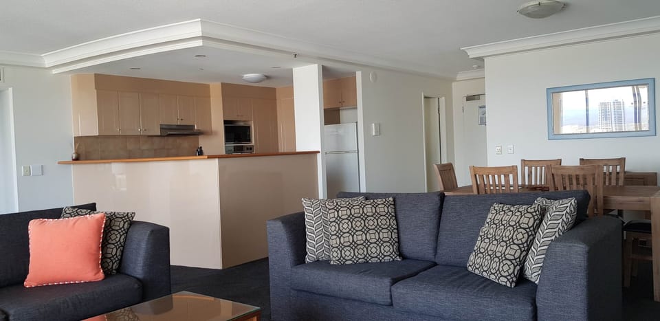 Executive Apartment | Living area | Flat-screen TV