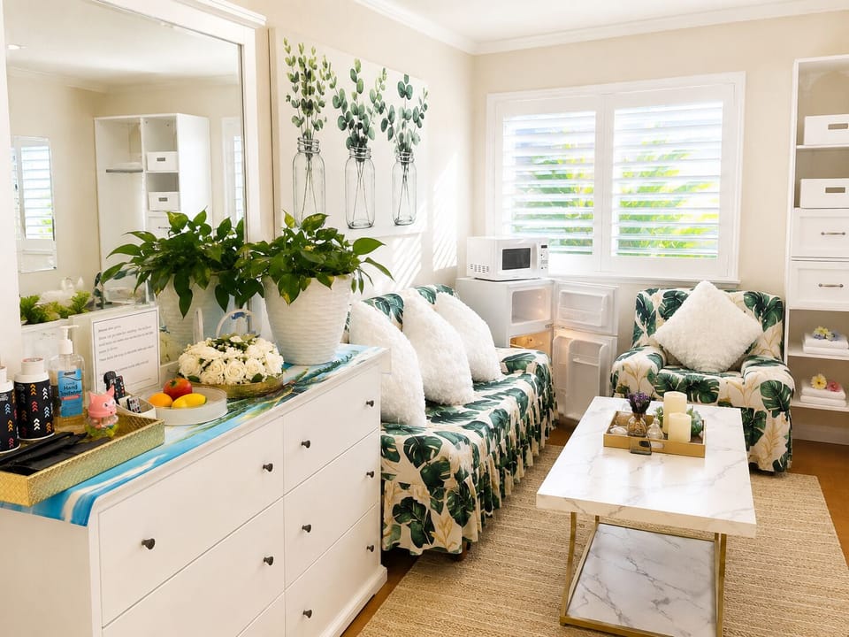 Private Deluxe Queen Room | 1 bedroom, desk, laptop workspace, iron/ironing board (on request)