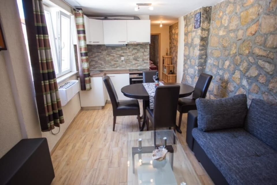 Apartment (Apartment Any - One Bedroom Apartment) | Living room | TV