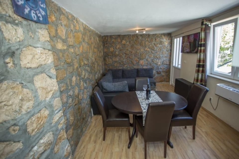Apartment (Apartment Any - One Bedroom Apartment) | Dining room