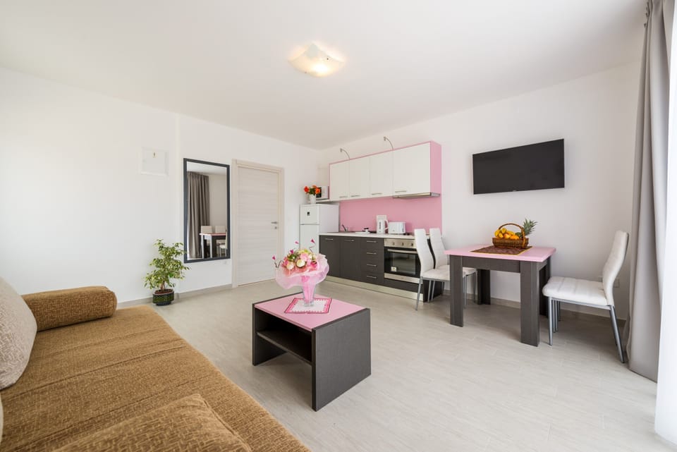 Villa (Villa Kabalero - Four-Bedroom Villa w) | Living room | TV