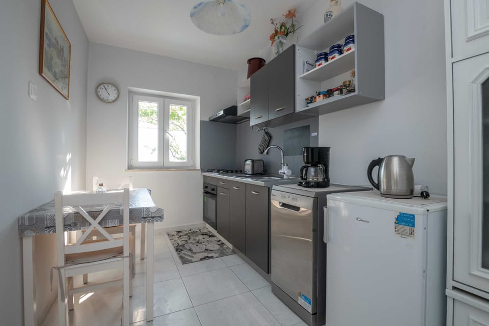 Apartment (Apartment A Kind Of Magic - One Bedro) | Private kitchen | Fridge