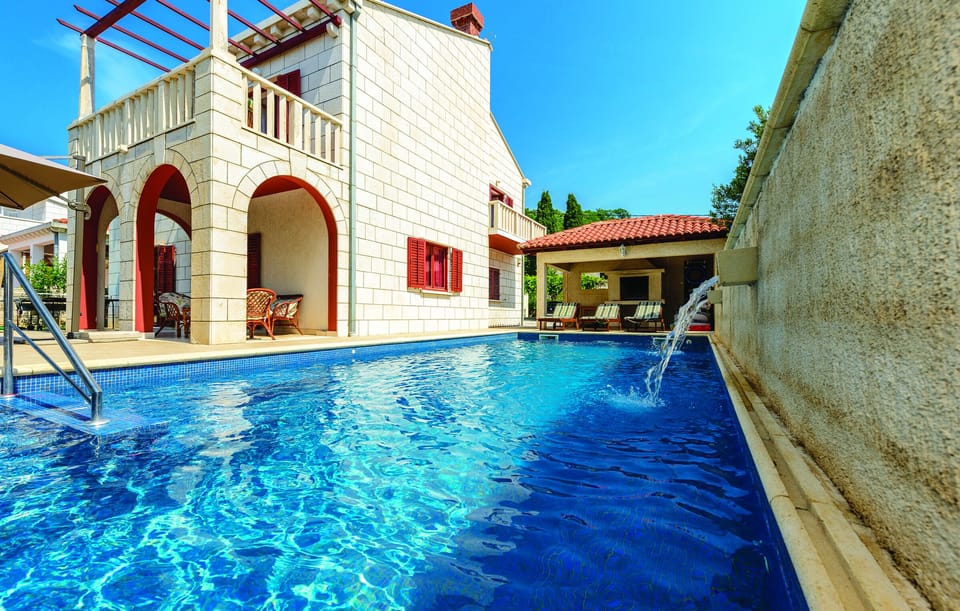 Villa (Five-Bedroom Villa with Terrace and S) | Exterior