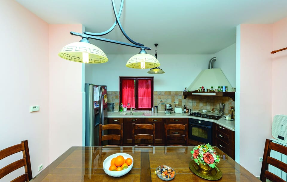 Villa (Five-Bedroom Villa with Terrace and S) | Dining room