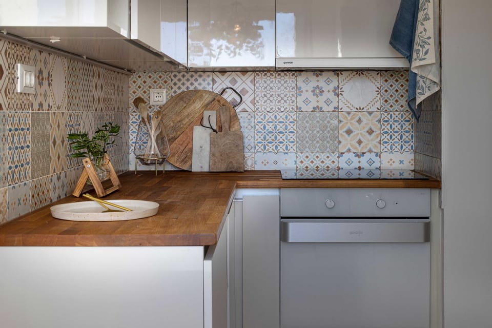 Apartment (One Bedroom Apartment with City View) | Private kitchen | Fridge