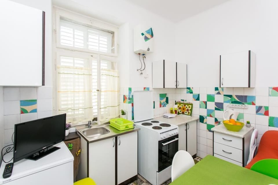 Apartment (Two Bedroom Apt,terrace,garden view) | Private kitchen | Fridge