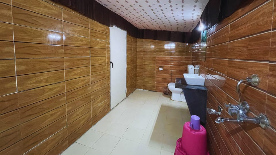 Family Room, 1 Bedroom, Balcony, Garden View | Bathroom | Shower, rainfall showerhead, designer toiletries, towels