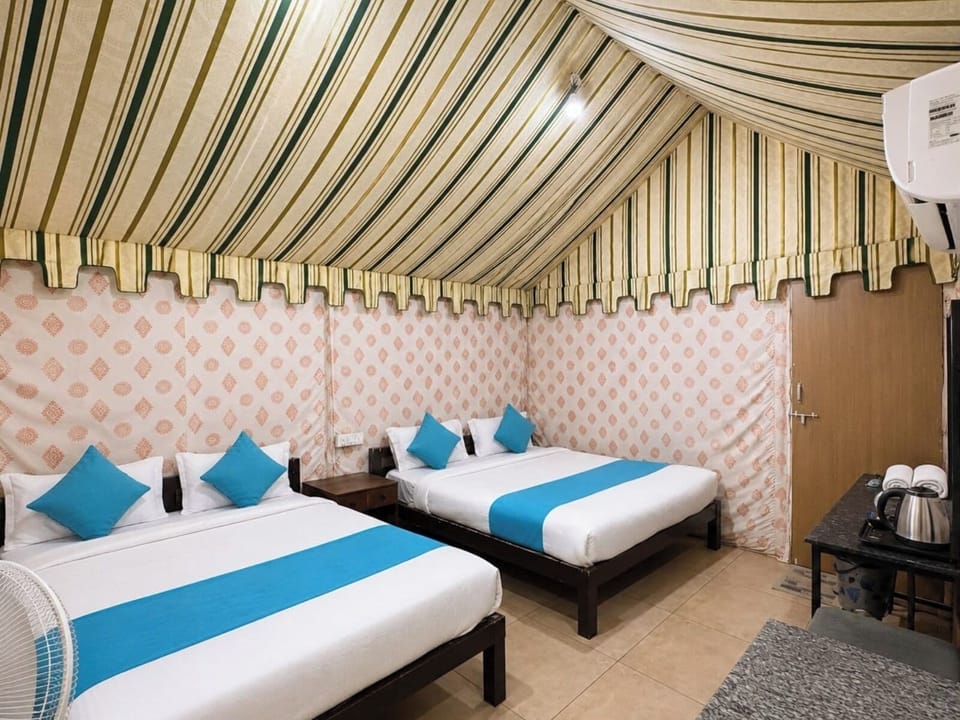 AC Swiss Tent | Premium bedding, desk, WiFi (free), bed sheets