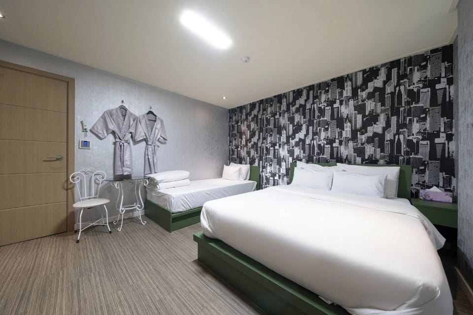 Family Room, Non Smoking, City View | In-room dining