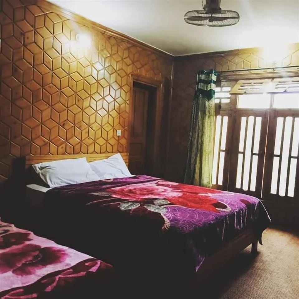 Room | Iron/ironing board (on request)