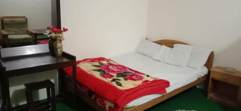 Room | Iron/ironing board (on request)