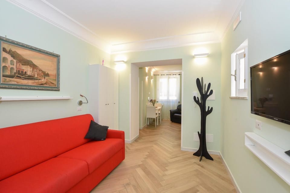 Design Studio | Living area | 32-inch flat-screen TV with satellite channels, TV