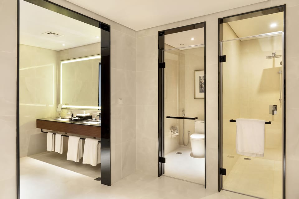 Asiana Suite | Bathroom | Separate tub and shower, rainfall showerhead, free toiletries