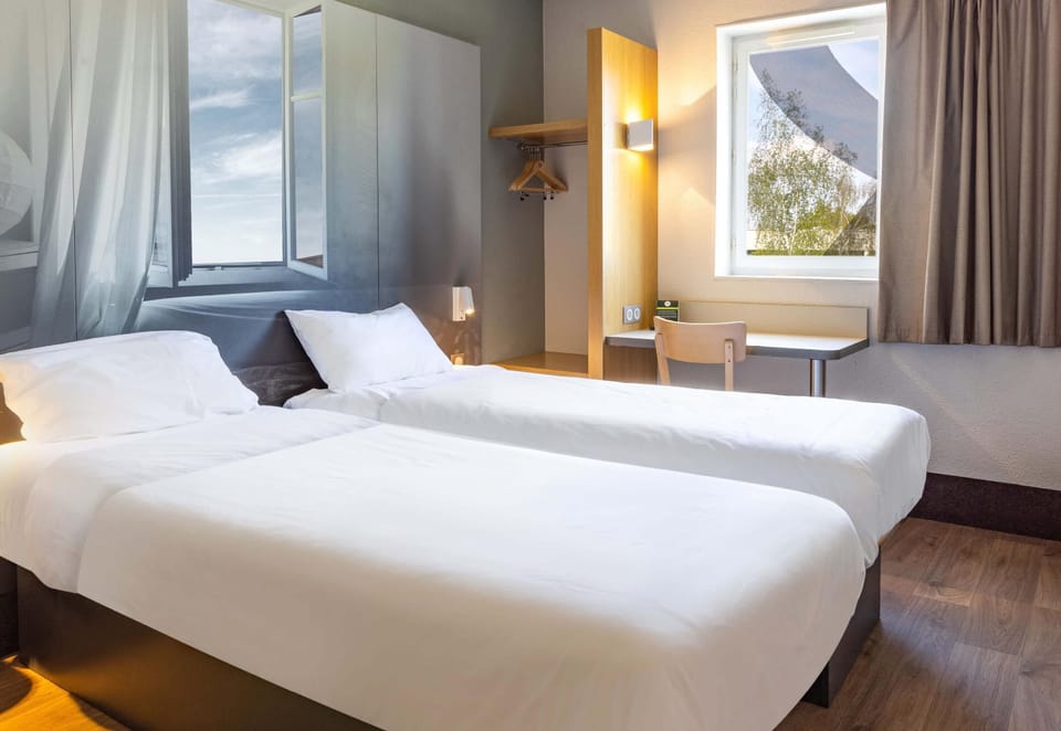 Twin Room, Non Smoking | Premium bedding, down comforters, desk, soundproofing