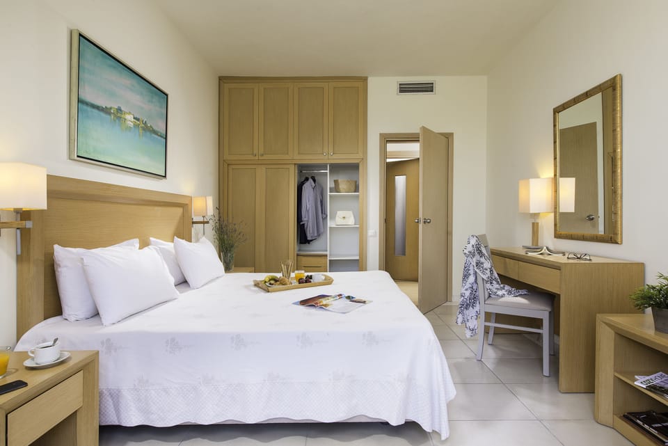 In-room safe, desk, blackout drapes, soundproofing