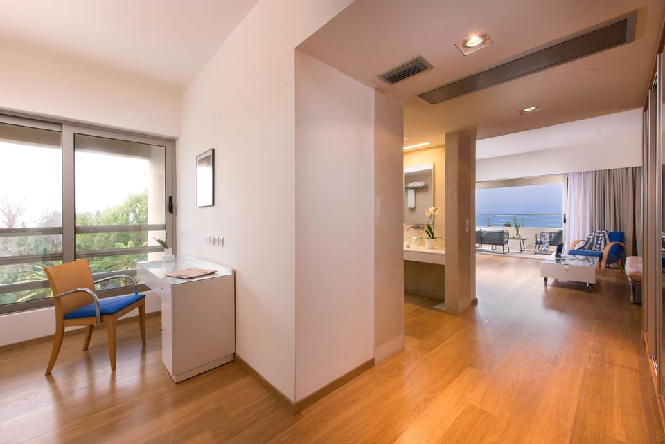 Grand Suite, Sea View | Interior