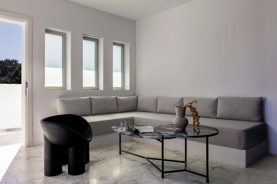 Flat-screen TV, table tennis