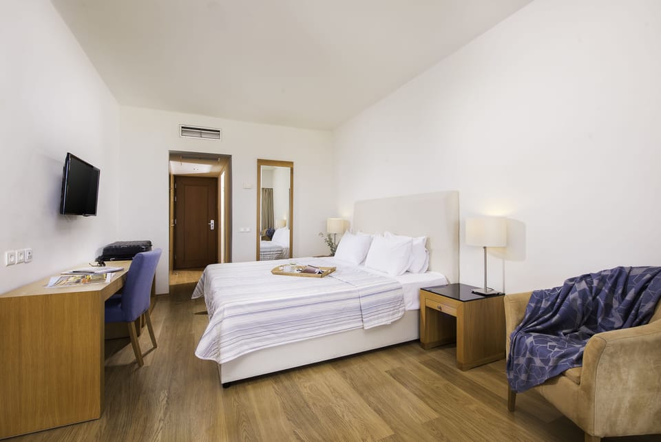 In-room safe, desk, blackout drapes, soundproofing