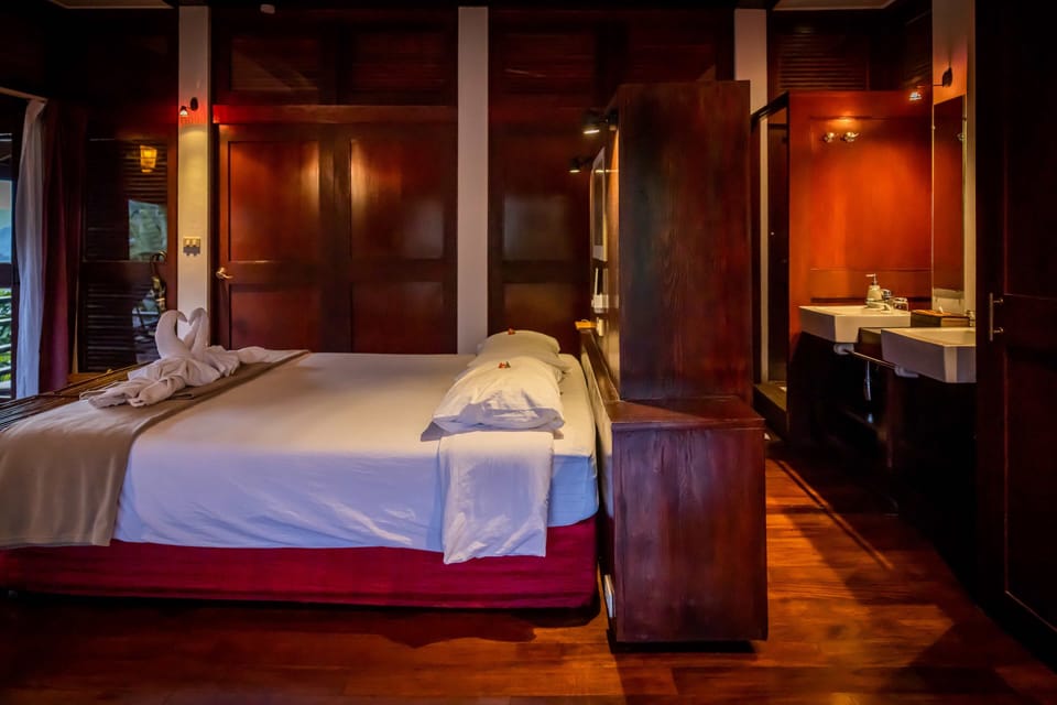 Deluxe Double or Twin Room, Balcony | Minibar, desk, blackout drapes, soundproofing