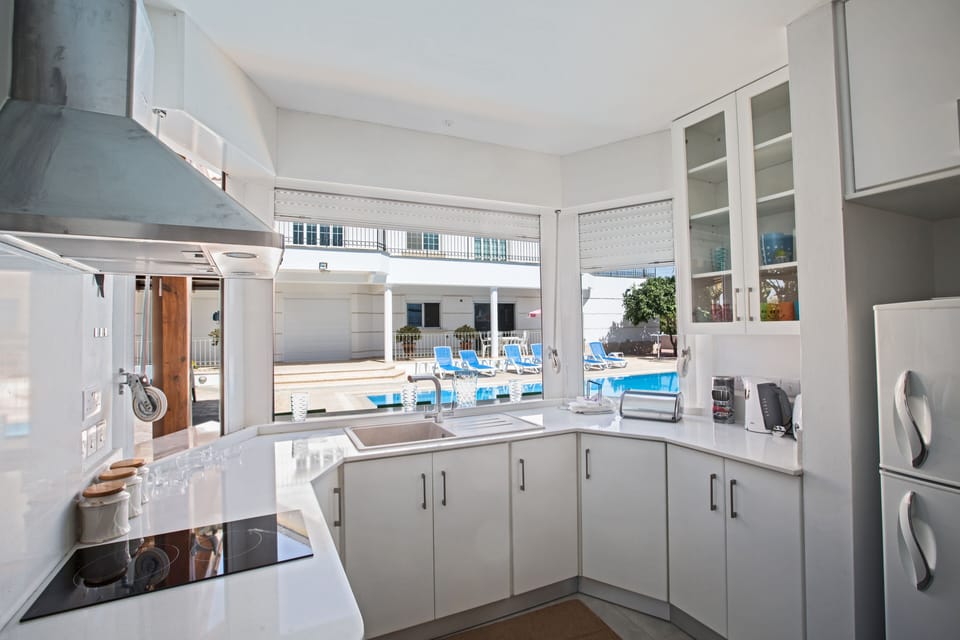 Villa, 5 Bedrooms, Accessible, Private Pool | Private kitchen
